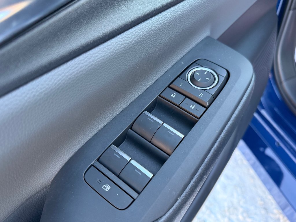 2026 Toyota Prius XLE HYBRIDE AWD in Thetford Mines, Quebec - 14 - w1024h768px