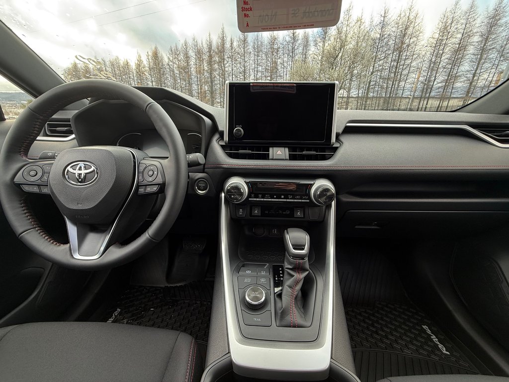 2025 Toyota RAV4 Plug-In Hybrid SE in Thetford Mines, Quebec - 23 - w1024h768px