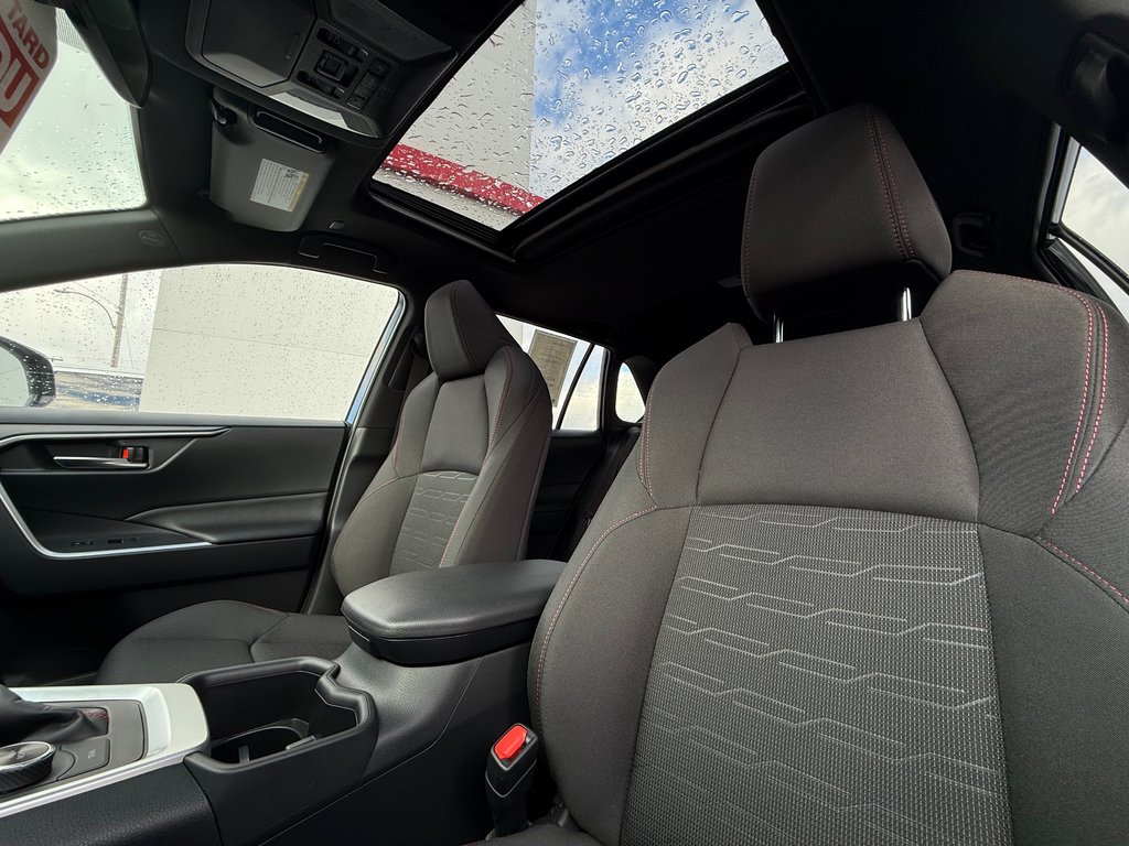 2025 Toyota RAV4 Plug-In Hybrid SE in Thetford Mines, Quebec - 19 - w1024h768px