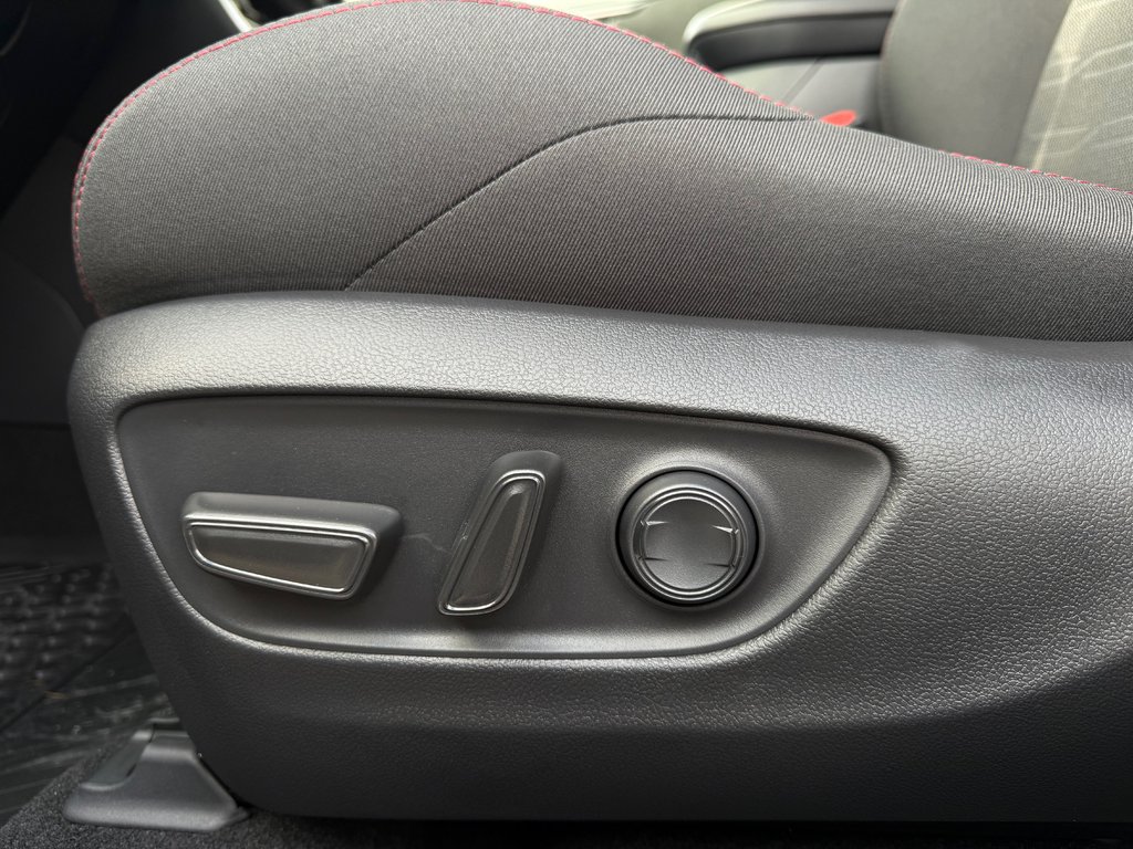 2025 Toyota RAV4 Plug-In Hybrid SE in Thetford Mines, Quebec - 21 - w1024h768px