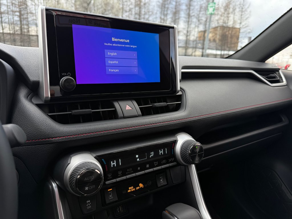 2025 Toyota RAV4 Plug-In Hybrid SE in Thetford Mines, Quebec - 27 - w1024h768px