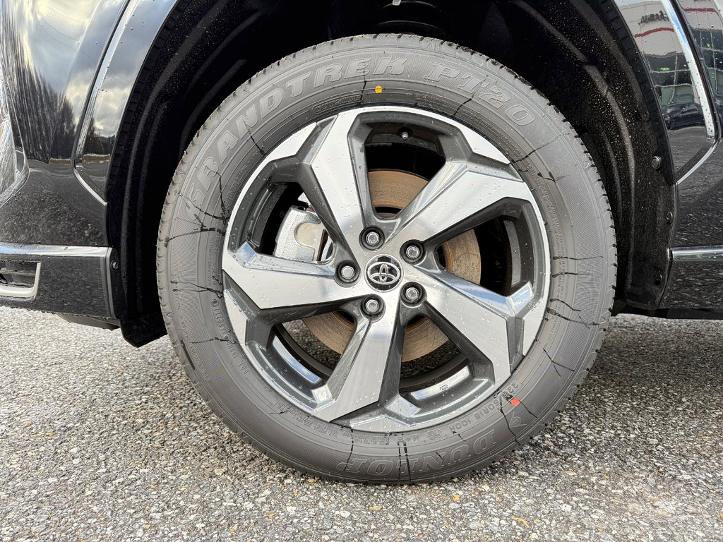 2025 Toyota RAV4 Plug-In Hybrid SE in Thetford Mines, Quebec - 11 - w1024h768px
