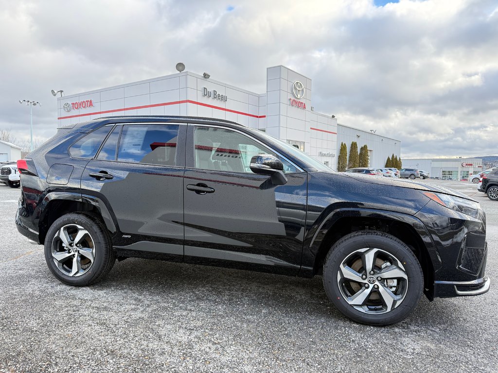 2025 Toyota RAV4 Plug-In Hybrid SE in Thetford Mines, Quebec - 4 - w1024h768px
