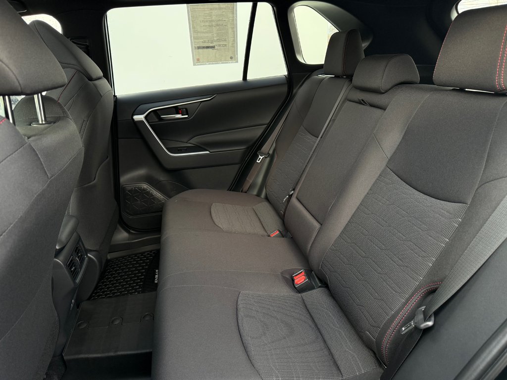 2025 Toyota RAV4 Plug-In Hybrid SE in Thetford Mines, Quebec - 33 - w1024h768px
