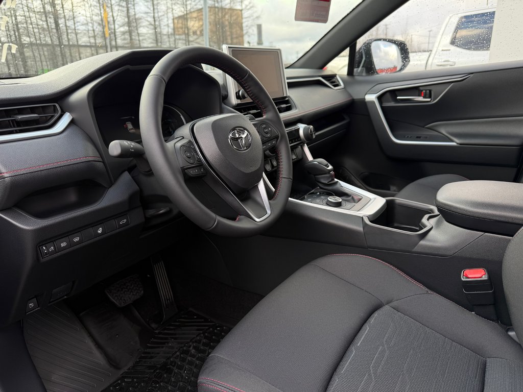 2025 Toyota RAV4 Plug-In Hybrid SE in Thetford Mines, Quebec - 18 - w1024h768px