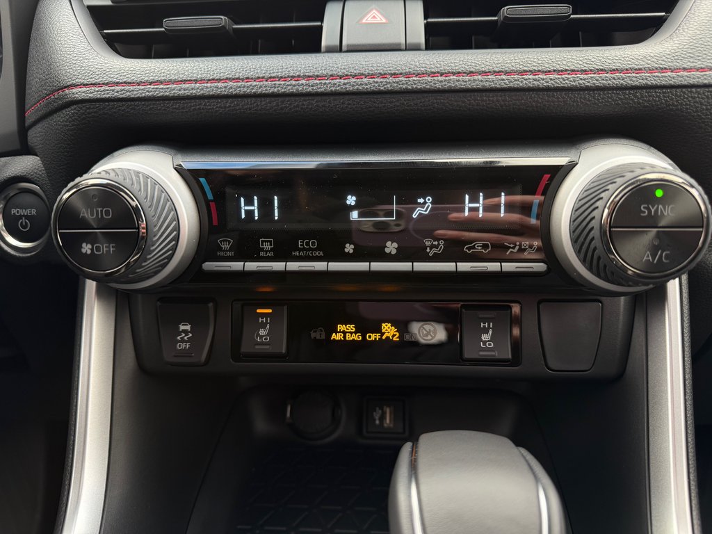 2025 Toyota RAV4 Plug-In Hybrid SE in Thetford Mines, Quebec - 29 - w1024h768px