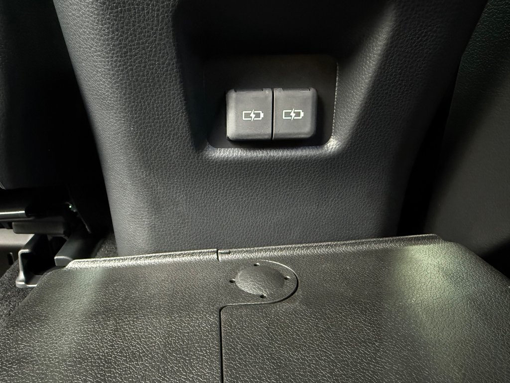 2025 Toyota RAV4 Plug-In Hybrid SE in Thetford Mines, Quebec - 35 - w1024h768px