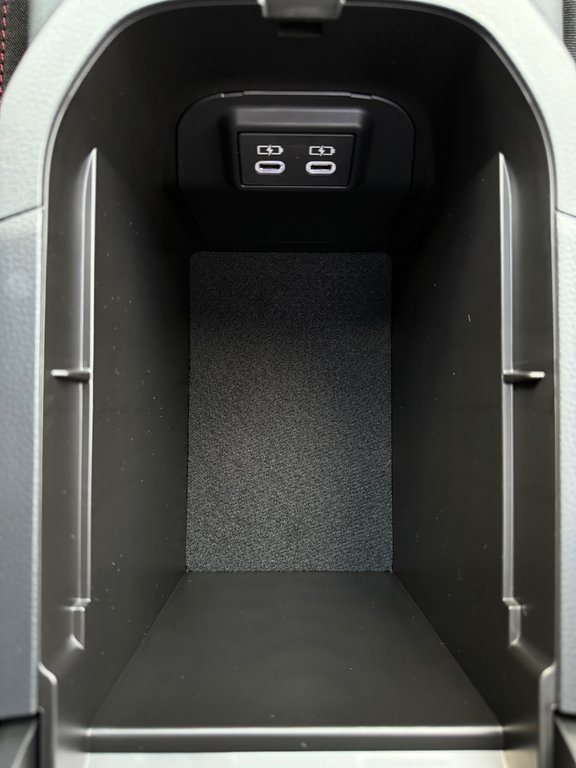 2025 Toyota RAV4 Plug-In Hybrid SE in Thetford Mines, Quebec - 32 - w1024h768px