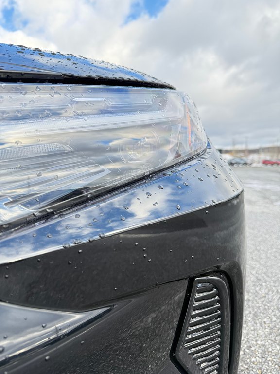 2025 Toyota RAV4 Plug-In Hybrid SE in Thetford Mines, Quebec - 10 - w1024h768px