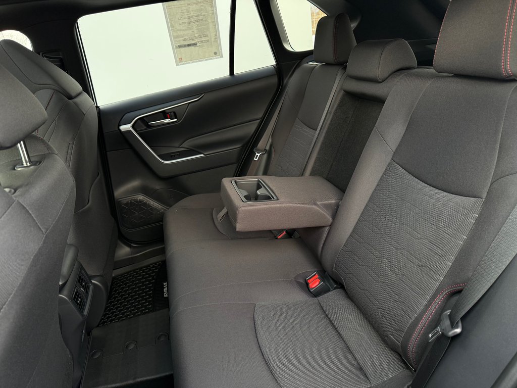 2025 Toyota RAV4 Plug-In Hybrid SE in Thetford Mines, Quebec - 34 - w1024h768px