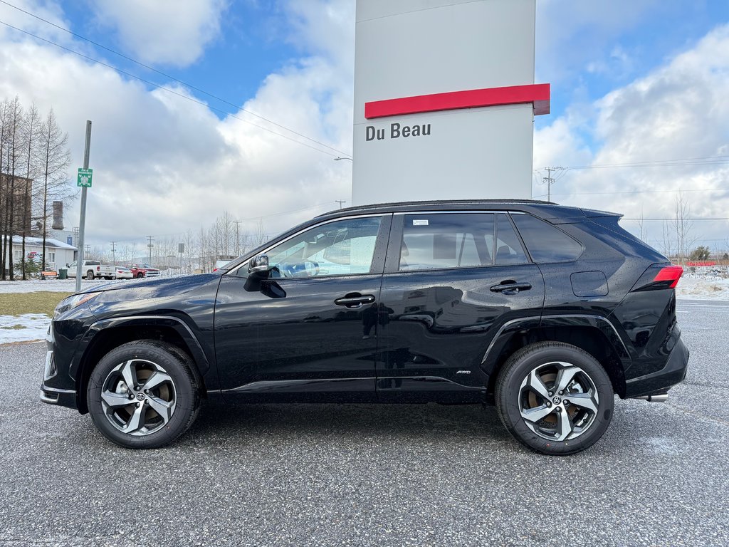 2025 Toyota RAV4 Plug-In Hybrid SE in Thetford Mines, Quebec - 8 - w1024h768px