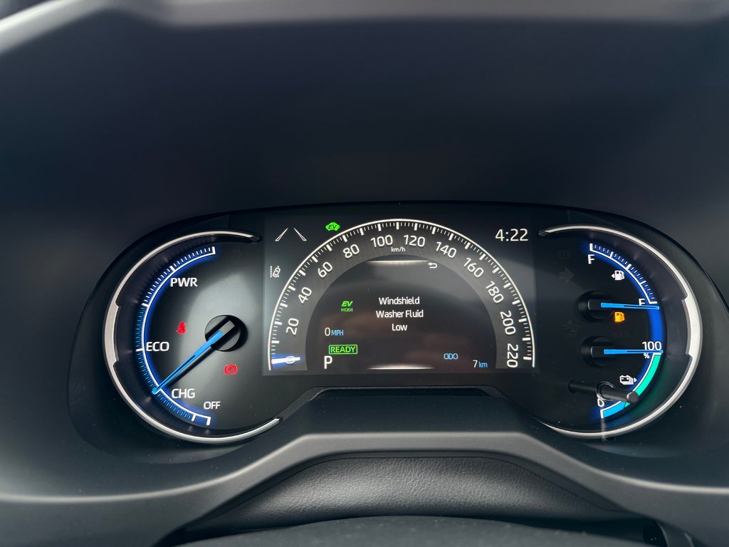 2025 Toyota RAV4 Plug-In Hybrid SE in Thetford Mines, Quebec - 26 - w1024h768px