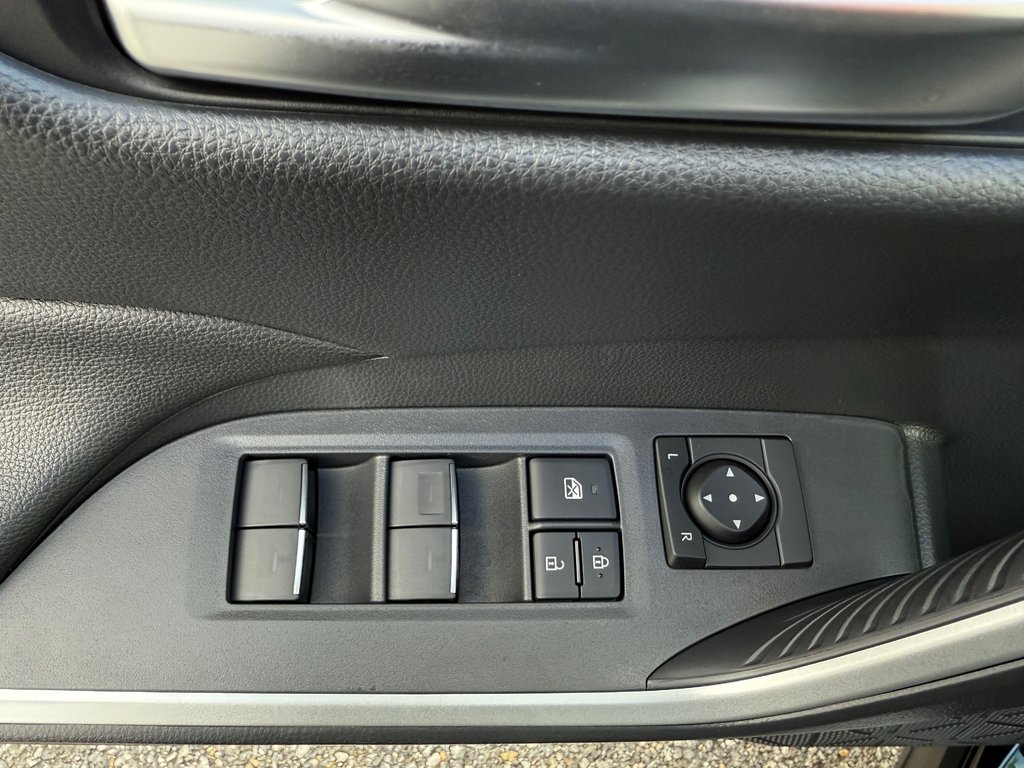 2025 Toyota RAV4 Plug-In Hybrid SE in Thetford Mines, Quebec - 17 - w1024h768px