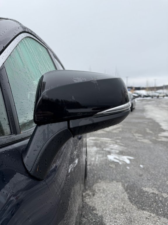 2025 Toyota RAV4 Plug-In Hybrid XSE in Thetford Mines, Quebec - 12 - w1024h768px