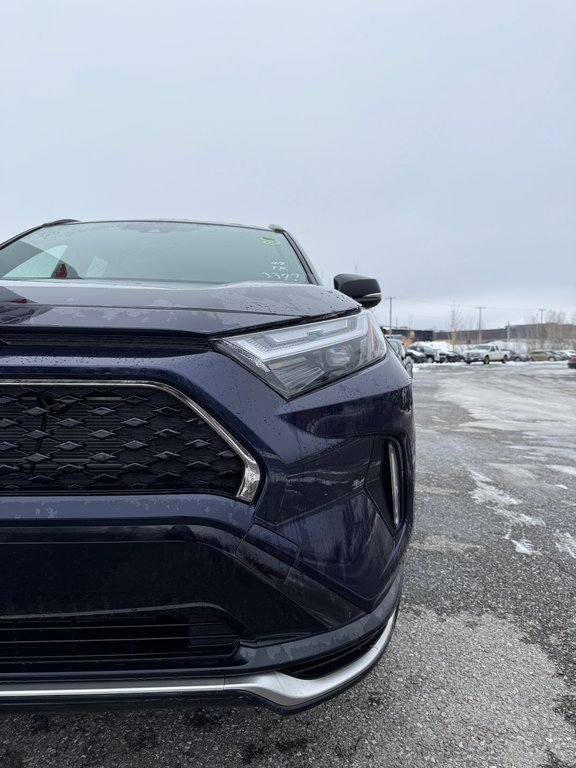 2025 Toyota RAV4 Plug-In Hybrid XSE in Thetford Mines, Quebec - 9 - w1024h768px