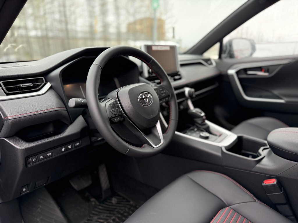 2025 Toyota RAV4 Plug-In Hybrid XSE in Thetford Mines, Quebec - 17 - w1024h768px