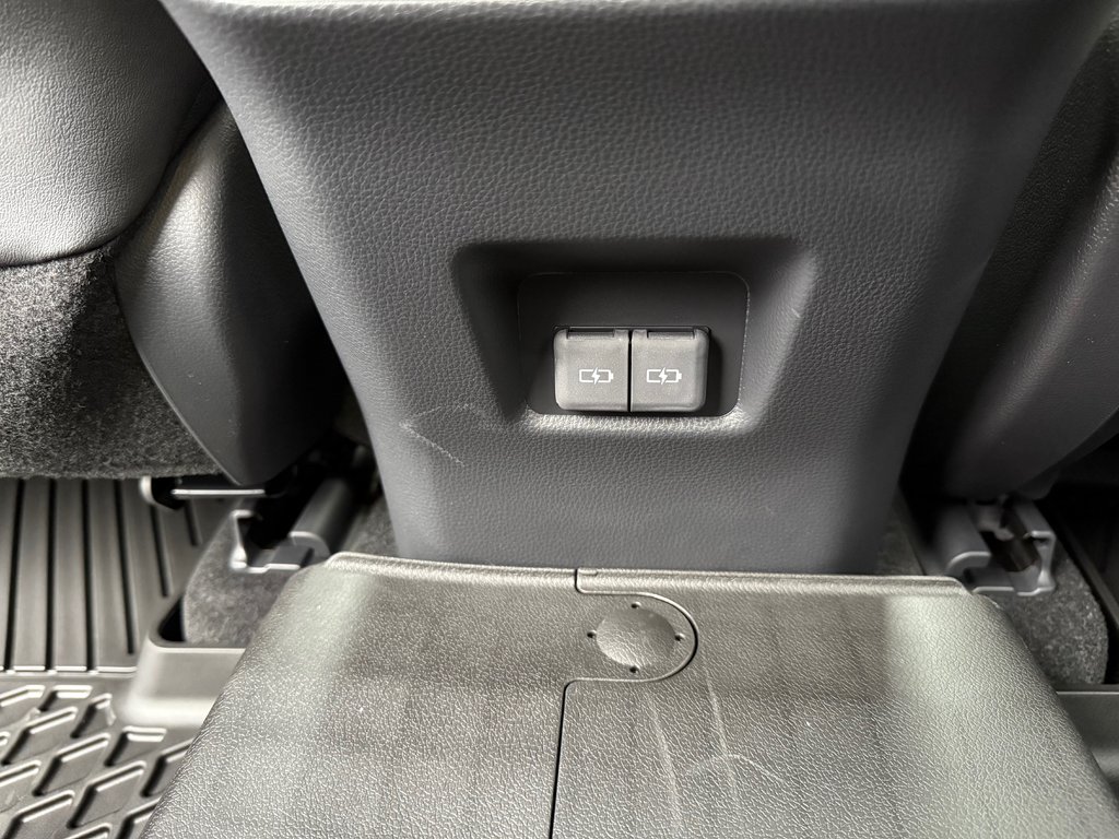 2025 Toyota RAV4 Plug-In Hybrid XSE in Thetford Mines, Quebec - 34 - w1024h768px