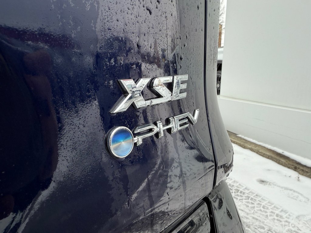2025 Toyota RAV4 Plug-In Hybrid XSE in Thetford Mines, Quebec - 13 - w1024h768px