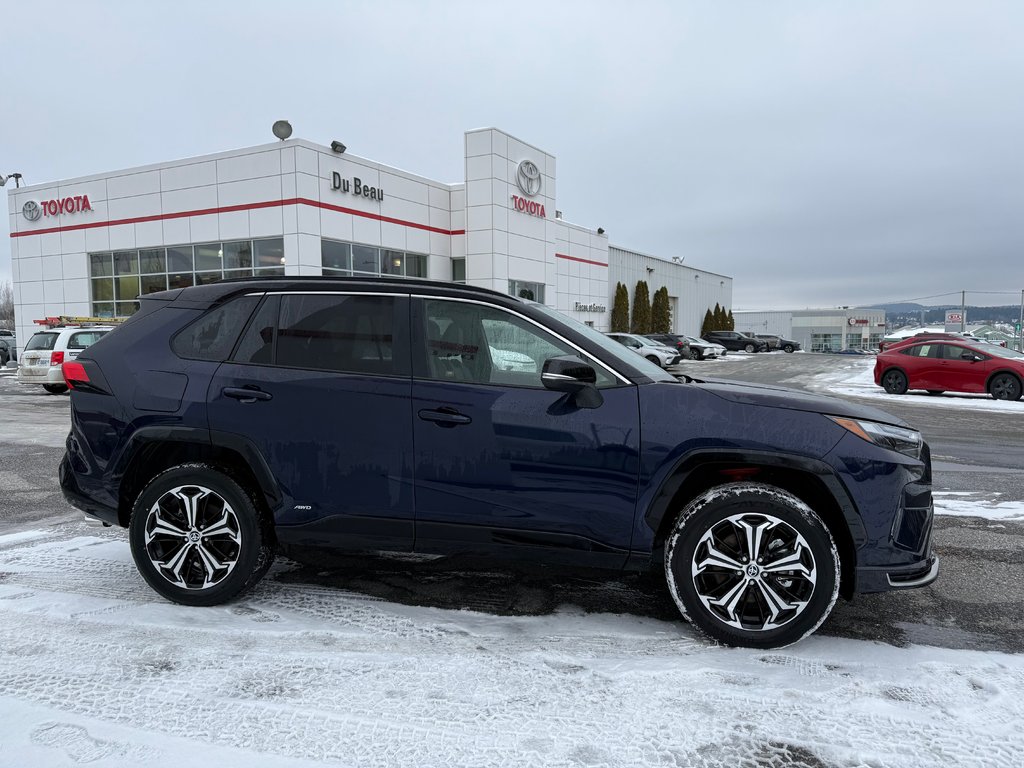 2025 Toyota RAV4 Plug-In Hybrid XSE in Thetford Mines, Quebec - 4 - w1024h768px
