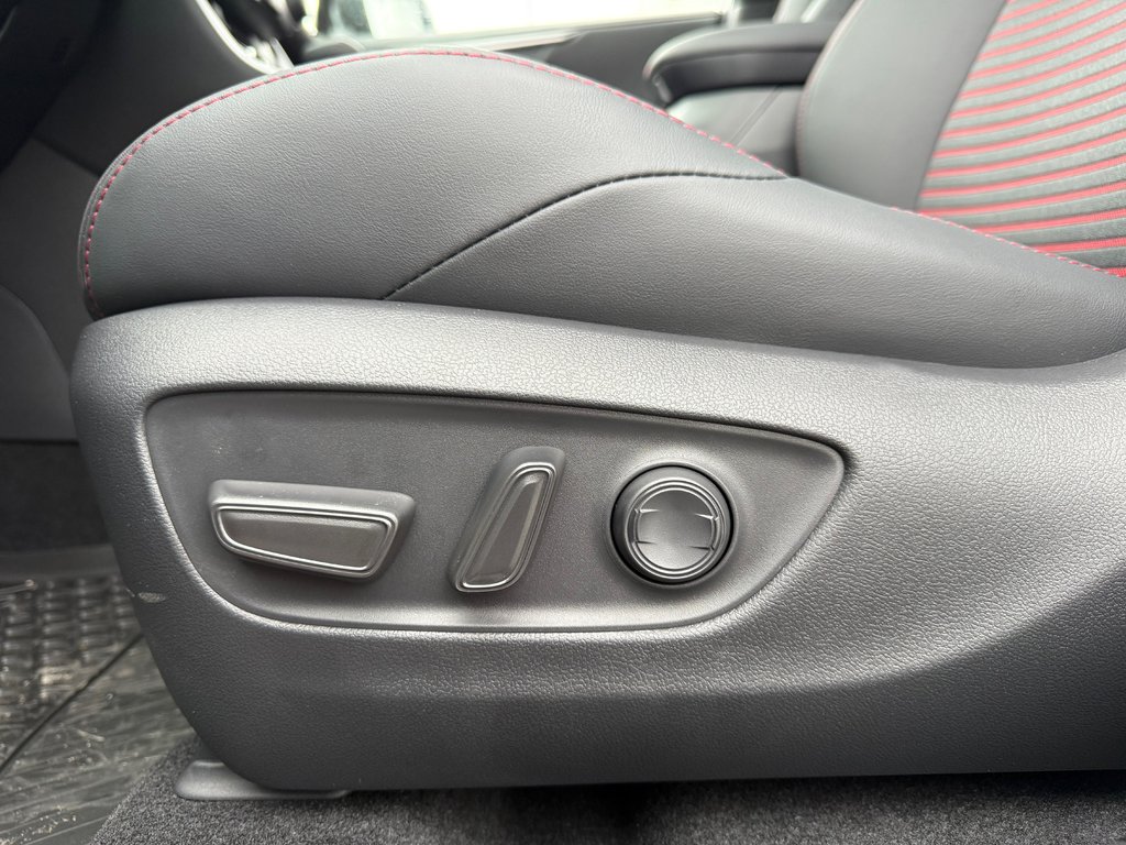 2025 Toyota RAV4 Plug-In Hybrid XSE in Thetford Mines, Quebec - 20 - w1024h768px