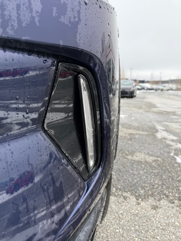 2025 Toyota RAV4 Plug-In Hybrid XSE in Thetford Mines, Quebec - 10 - w1024h768px