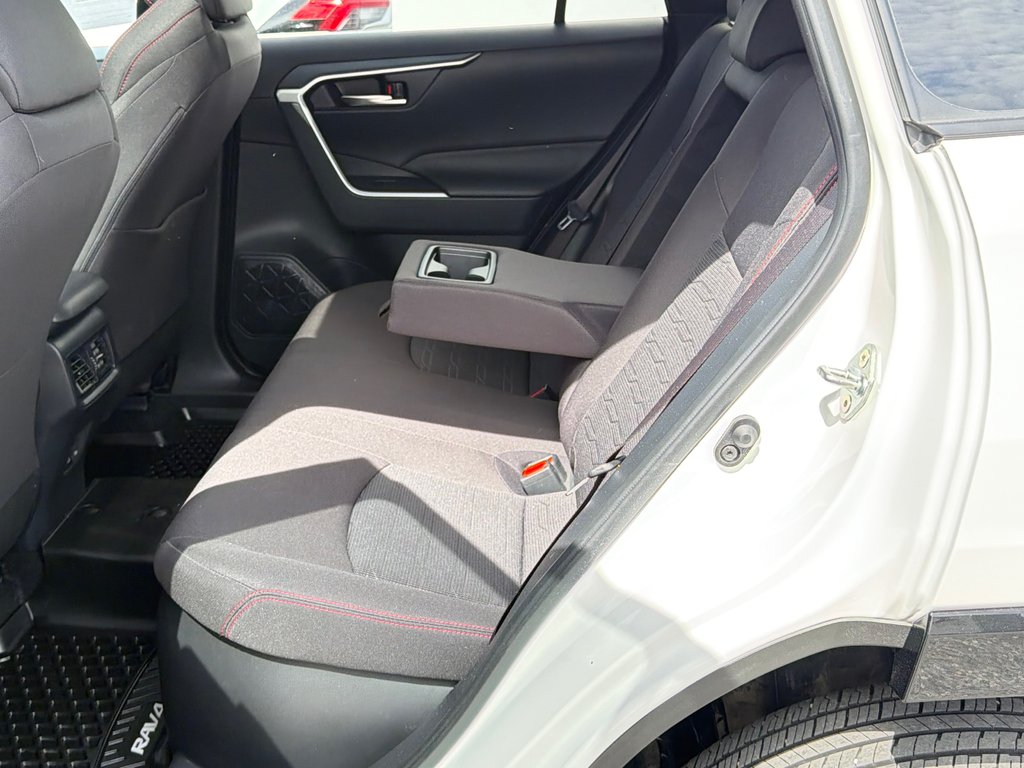 2025 Toyota RAV4 Plug-In Hybrid SE AWD / 17.000KM WOW ! /(+/- 68KM AUTONOMIE ) / in Thetford Mines, Quebec - 58 - w1024h768px
