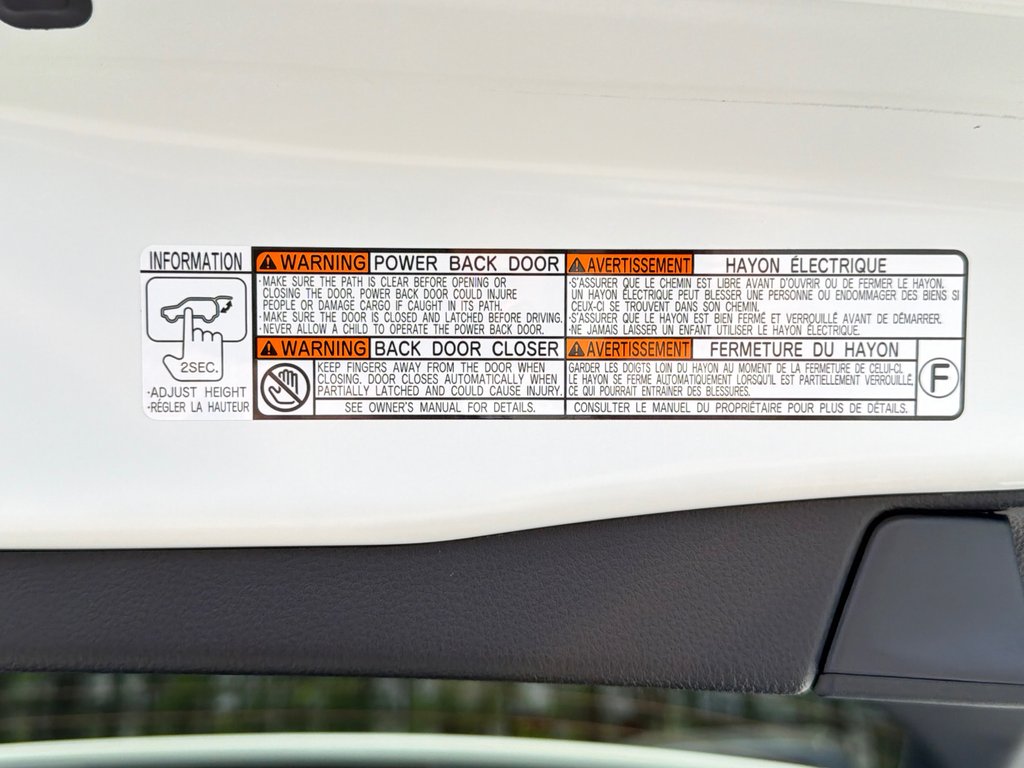 2025 Toyota RAV4 Plug-In Hybrid SE AWD / 17.000KM WOW ! /(+/- 68KM AUTONOMIE ) / in Thetford Mines, Quebec - 64 - w1024h768px