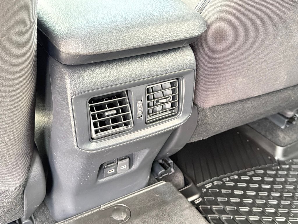 2025 Toyota RAV4 Plug-In Hybrid SE AWD / 17.000KM WOW ! /(+/- 68KM AUTONOMIE ) / in Thetford Mines, Quebec - 59 - w1024h768px