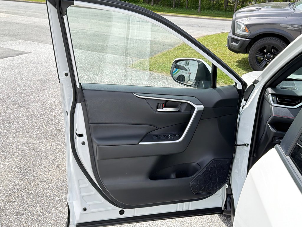 2025 Toyota RAV4 Plug-In Hybrid SE AWD / 17.000KM WOW ! /(+/- 68KM AUTONOMIE ) / in Thetford Mines, Quebec - 28 - w1024h768px
