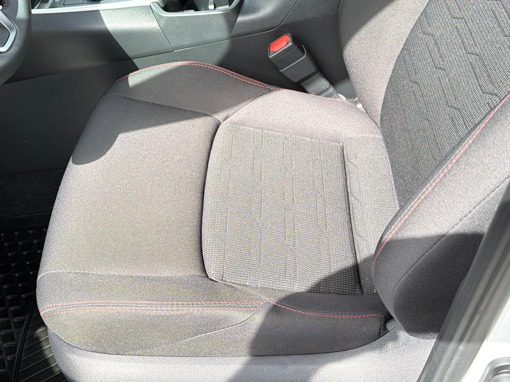 2025 Toyota RAV4 Plug-In Hybrid SE AWD / 17.000KM WOW ! /(+/- 68KM AUTONOMIE ) / in Thetford Mines, Quebec - 33 - w1024h768px