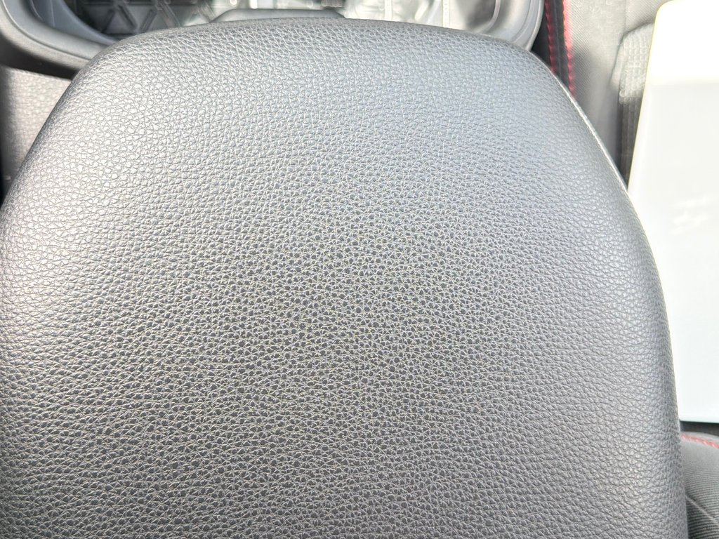 2025 Toyota RAV4 Plug-In Hybrid SE AWD / 17.000KM WOW ! /(+/- 68KM AUTONOMIE ) / in Thetford Mines, Quebec - 51 - w1024h768px