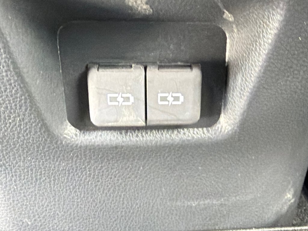 2025 Toyota RAV4 Plug-In Hybrid SE AWD / 17.000KM WOW ! /(+/- 68KM AUTONOMIE ) / in Thetford Mines, Quebec - 60 - w1024h768px