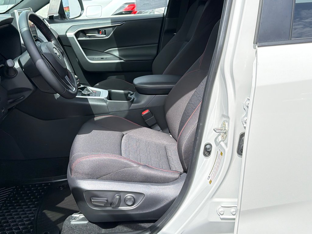 2025 Toyota RAV4 Plug-In Hybrid SE AWD / 17.000KM WOW ! /(+/- 68KM AUTONOMIE ) / in Thetford Mines, Quebec - 30 - w1024h768px