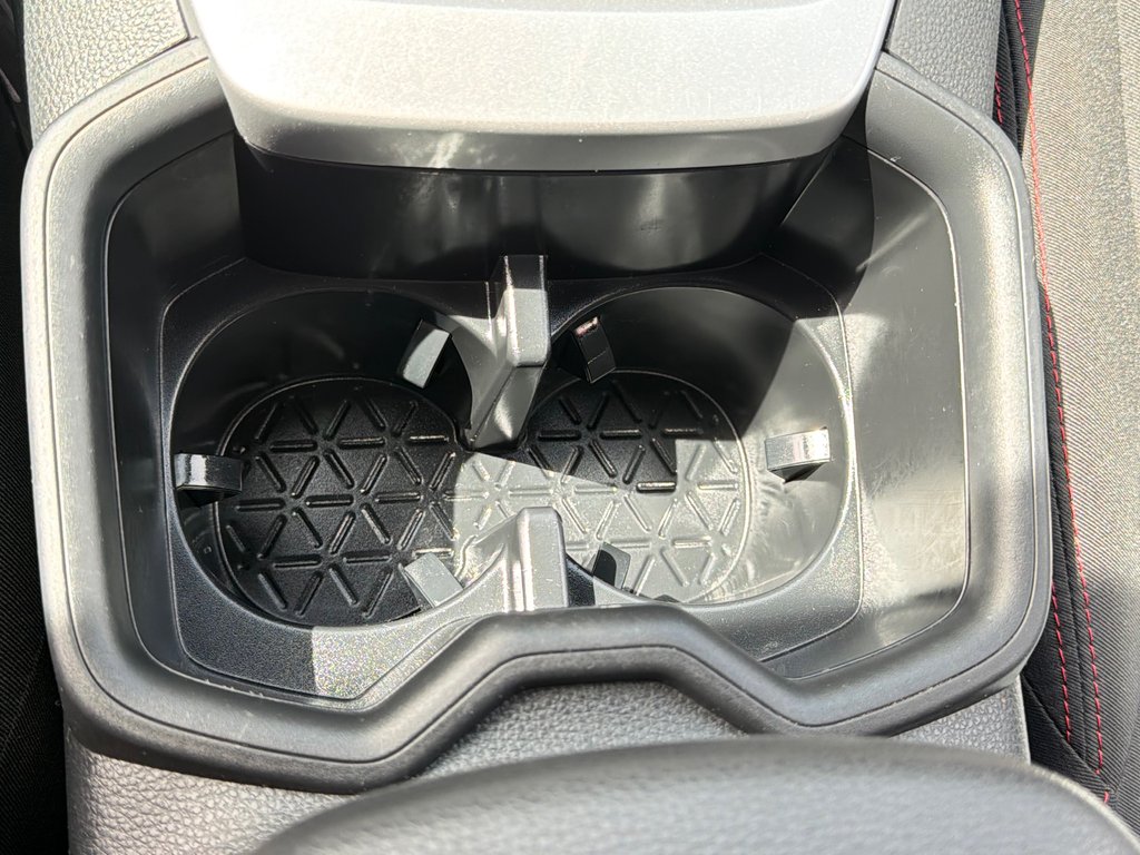 2025 Toyota RAV4 Plug-In Hybrid SE AWD / 17.000KM WOW ! /(+/- 68KM AUTONOMIE ) / in Thetford Mines, Quebec - 50 - w1024h768px