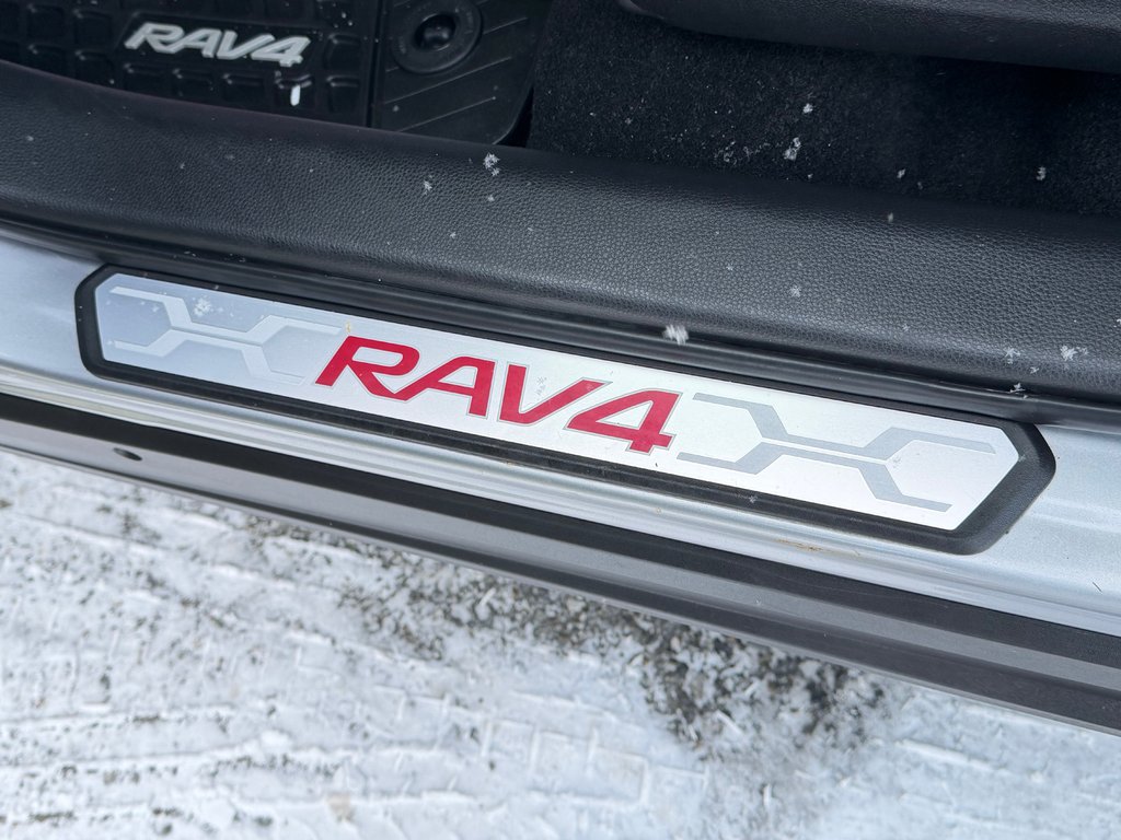 Toyota RAV4 Prime XSE GROUPE TECH / GAR. FULL 12-10-27=100KM WOW ! / 2023 à Thetford Mines, Québec - 37 - w1024h768px