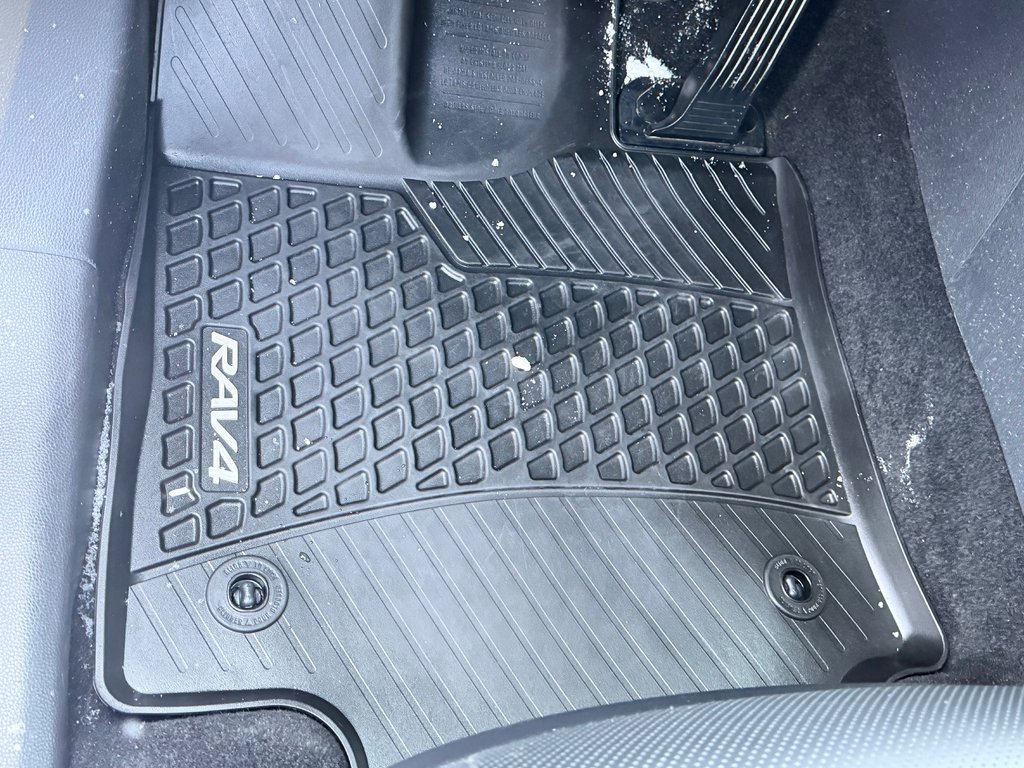 Toyota RAV4 Prime XSE GROUPE TECH / GAR. FULL 12-10-27=100KM WOW ! / 2023 à Thetford Mines, Québec - 43 - w1024h768px