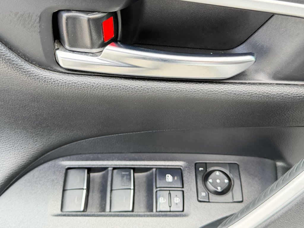 2023 Toyota RAV4 Prime XSE AWD / PEA 30-03-28=100KM / DEAL DE FOU ! / in Thetford Mines, Quebec - 32 - w1024h768px
