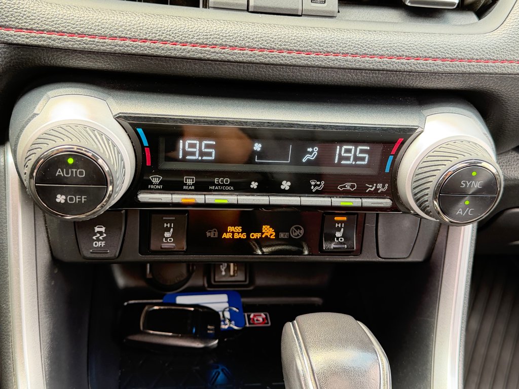 2023 Toyota RAV4 Prime XSE AWD / PEA 30-03-28=100KM / DEAL DE FOU ! / in Thetford Mines, Quebec - 48 - w1024h768px