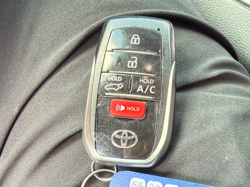 2023 Toyota RAV4 Prime XSE AWD / PEA 30-03-28=100KM / DEAL DE FOU ! / in Thetford Mines, Quebec - 58 - w1024h768px
