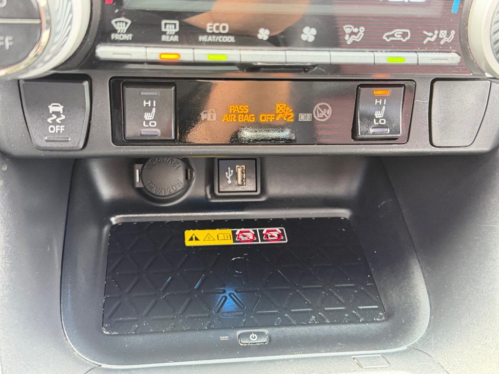 2023 Toyota RAV4 Prime XSE AWD / PEA 30-03-28=100KM / DEAL DE FOU ! / in Thetford Mines, Quebec - 49 - w1024h768px