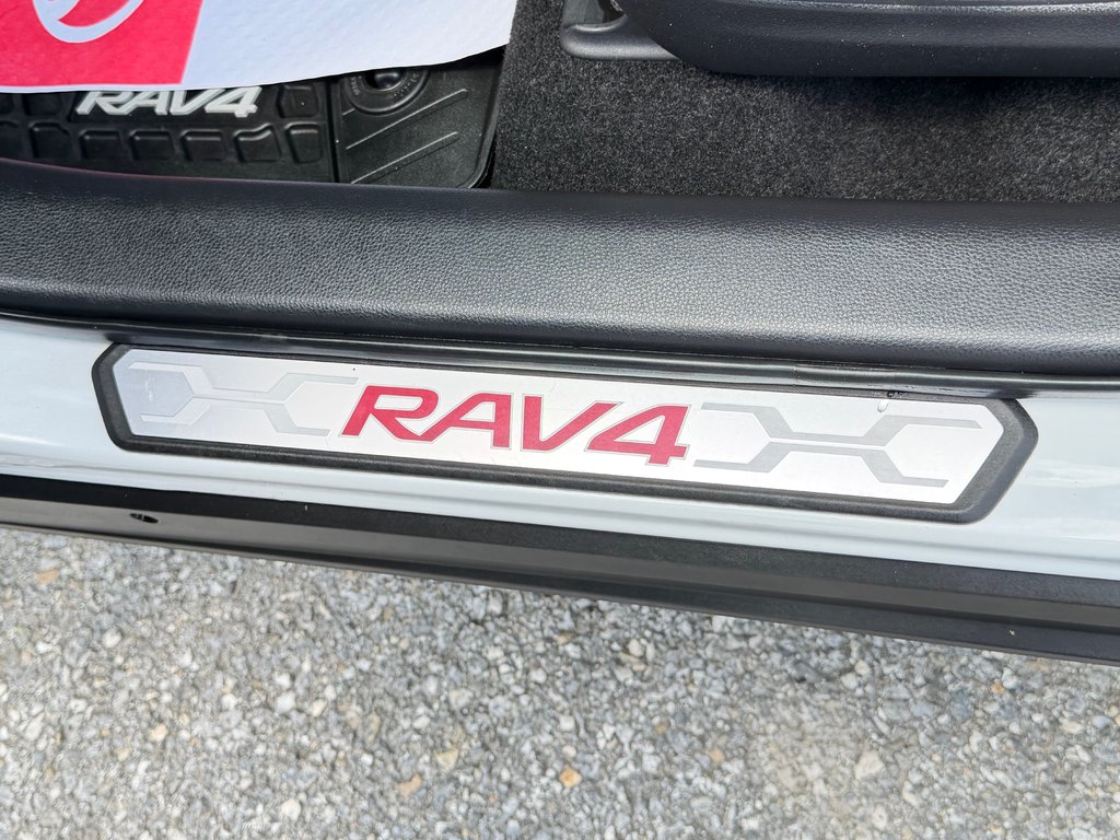 2023 Toyota RAV4 Prime XSE AWD / PEA 30-03-28=100KM / DEAL DE FOU ! / in Thetford Mines, Quebec - 34 - w1024h768px