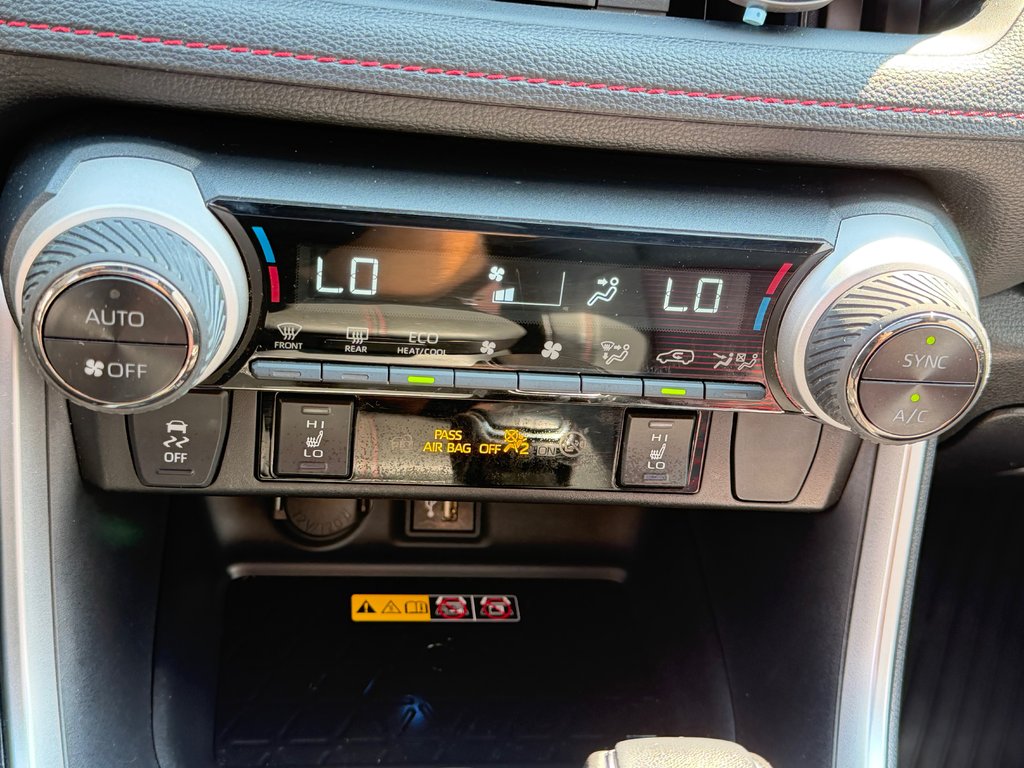 Toyota RAV4 Prime XSE / BAS KILOS / TAG / HITCH / PPTAPE +++ / 2023 à Thetford Mines, Québec - 49 - w1024h768px