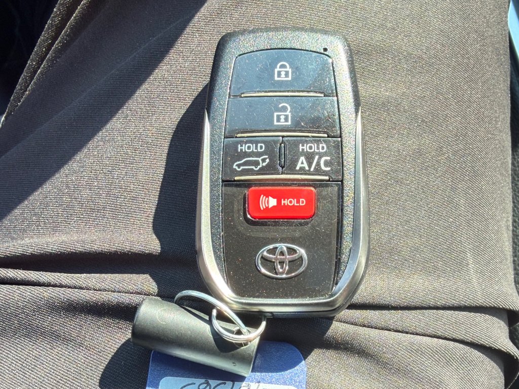 Toyota RAV4 Prime XSE / BAS KILOS / TAG / HITCH / PPTAPE +++ / 2023 à Thetford Mines, Québec - 59 - w1024h768px