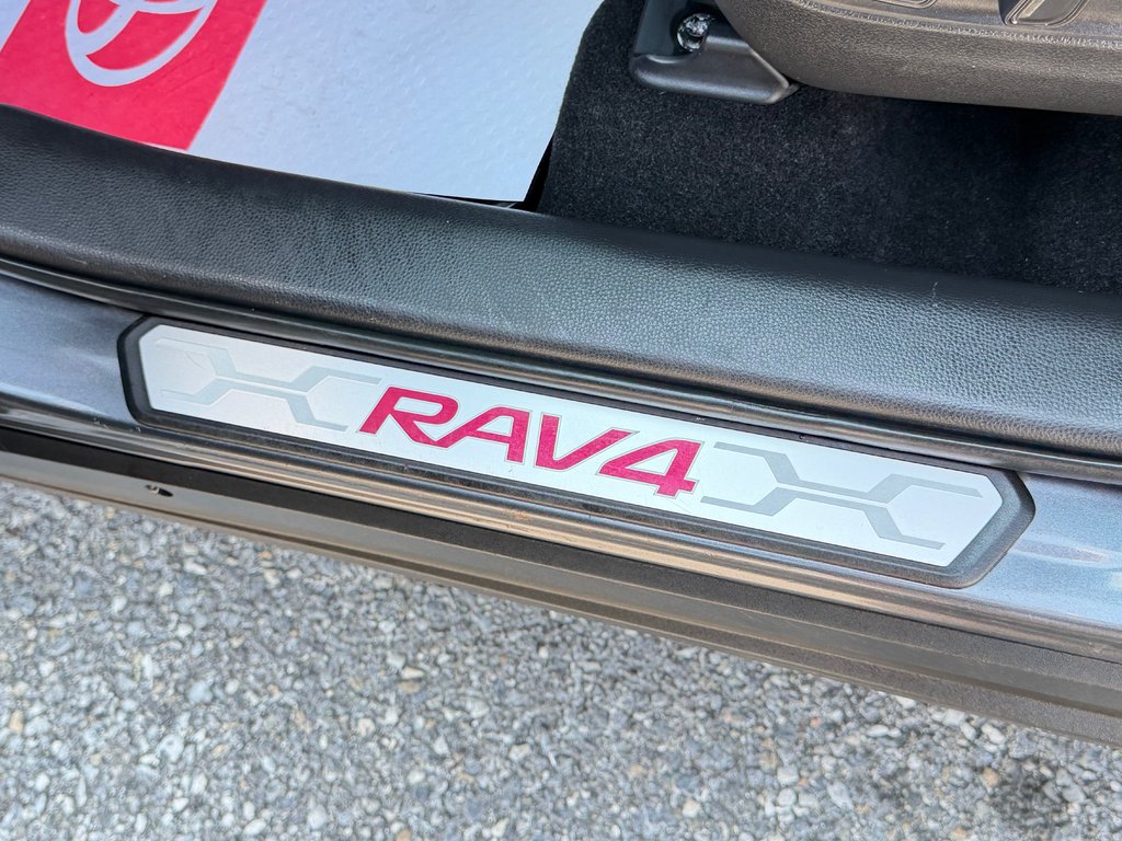 Toyota RAV4 Prime XSE / BAS KILOS / TAG / HITCH / PPTAPE +++ / 2023 à Thetford Mines, Québec - 35 - w1024h768px