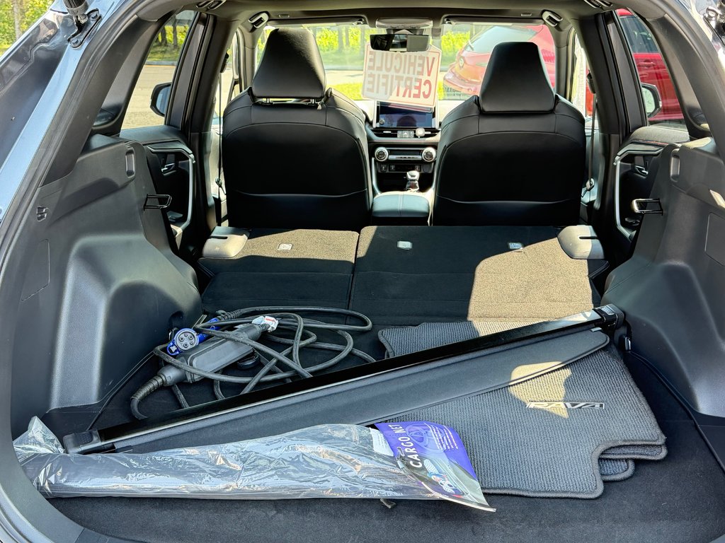 Toyota RAV4 Prime XSE / BAS KILOS / TAG / HITCH / PPTAPE +++ / 2023 à Thetford Mines, Québec - 69 - w1024h768px