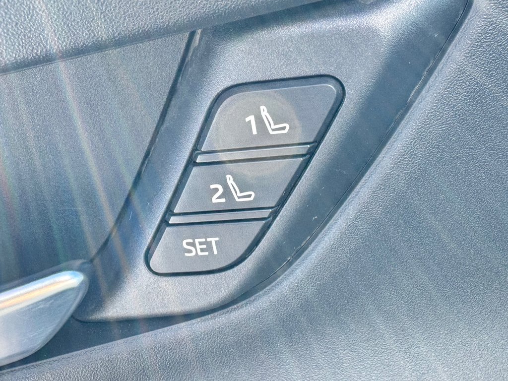 2024 Toyota RAV4 Prime SE / 68KM AUTONOMIE ÉLECTRIQUE WOW !! GO GO !! / in Thetford Mines, Quebec - 29 - w1024h768px