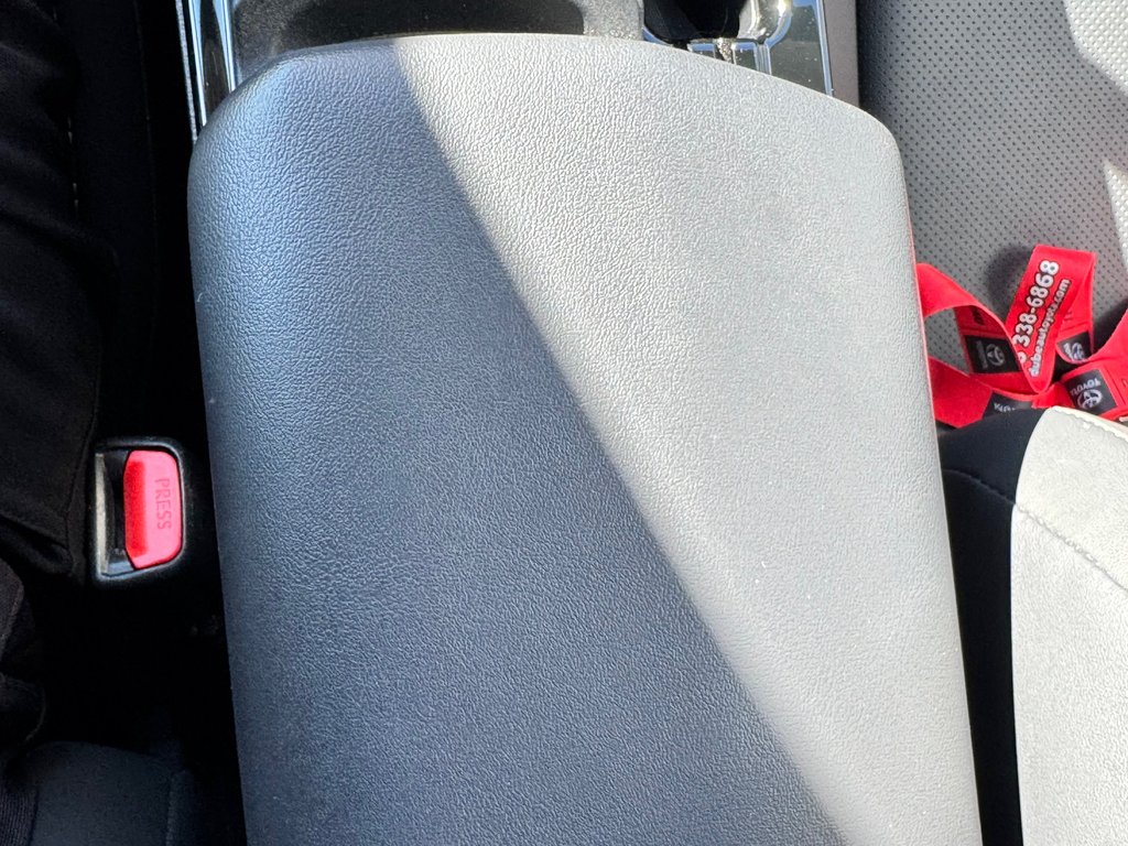 2024 Toyota RAV4 Prime SE / 68KM AUTONOMIE ÉLECTRIQUE WOW !! GO GO !! / in Thetford Mines, Quebec - 53 - w1024h768px