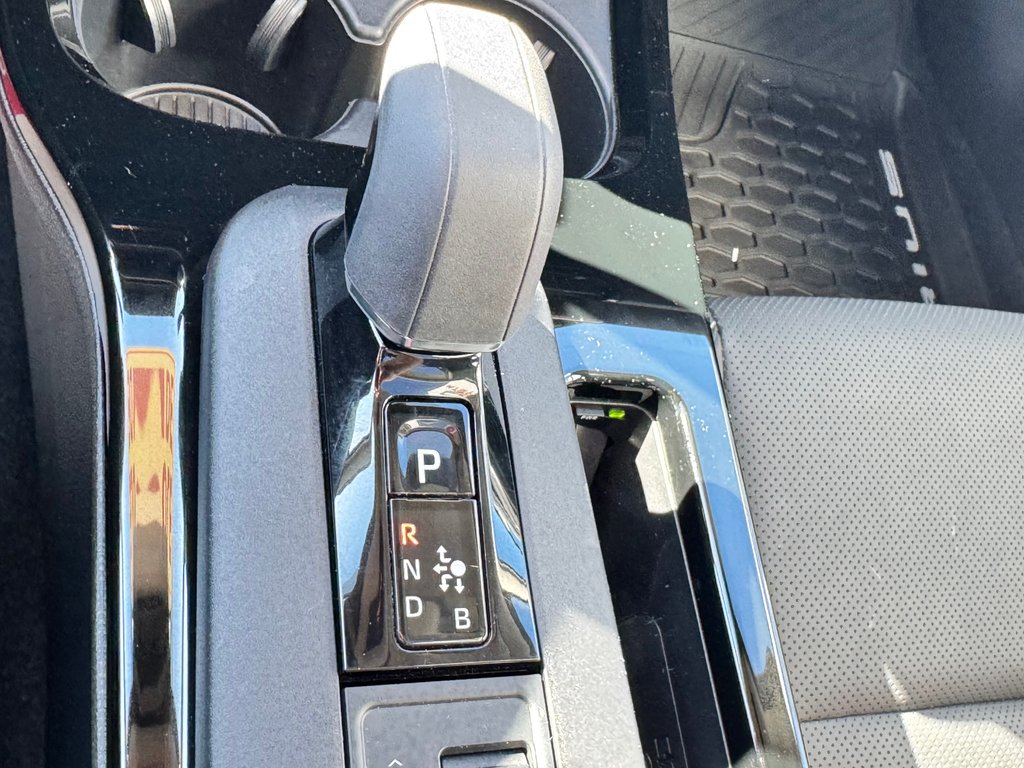 2024 Toyota RAV4 Prime SE / 68KM AUTONOMIE ÉLECTRIQUE WOW !! GO GO !! / in Thetford Mines, Quebec - 50 - w1024h768px