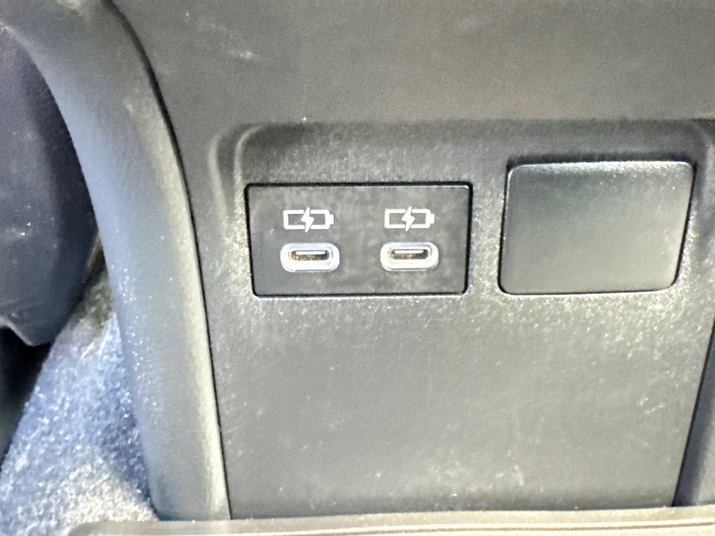 2024 Toyota RAV4 Prime SE / 68KM AUTONOMIE ÉLECTRIQUE WOW !! GO GO !! / in Thetford Mines, Quebec - 67 - w1024h768px