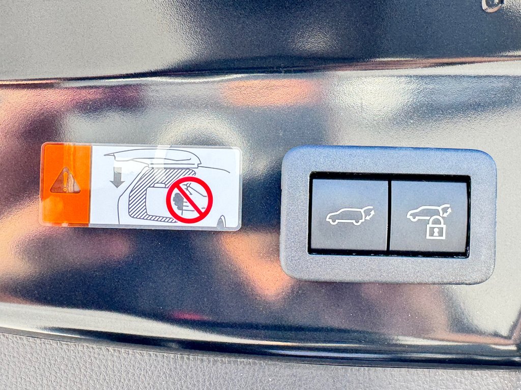 2024 Toyota RAV4 Prime SE / 68KM AUTONOMIE ÉLECTRIQUE WOW !! GO GO !! / in Thetford Mines, Quebec - 73 - w1024h768px
